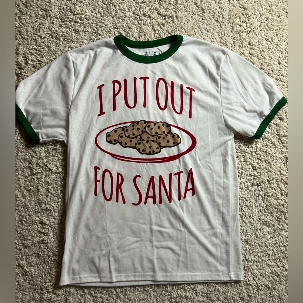 Bundle of 2 Size Small Funny Christmas Graphic Tee’s - Picture 6 of 10